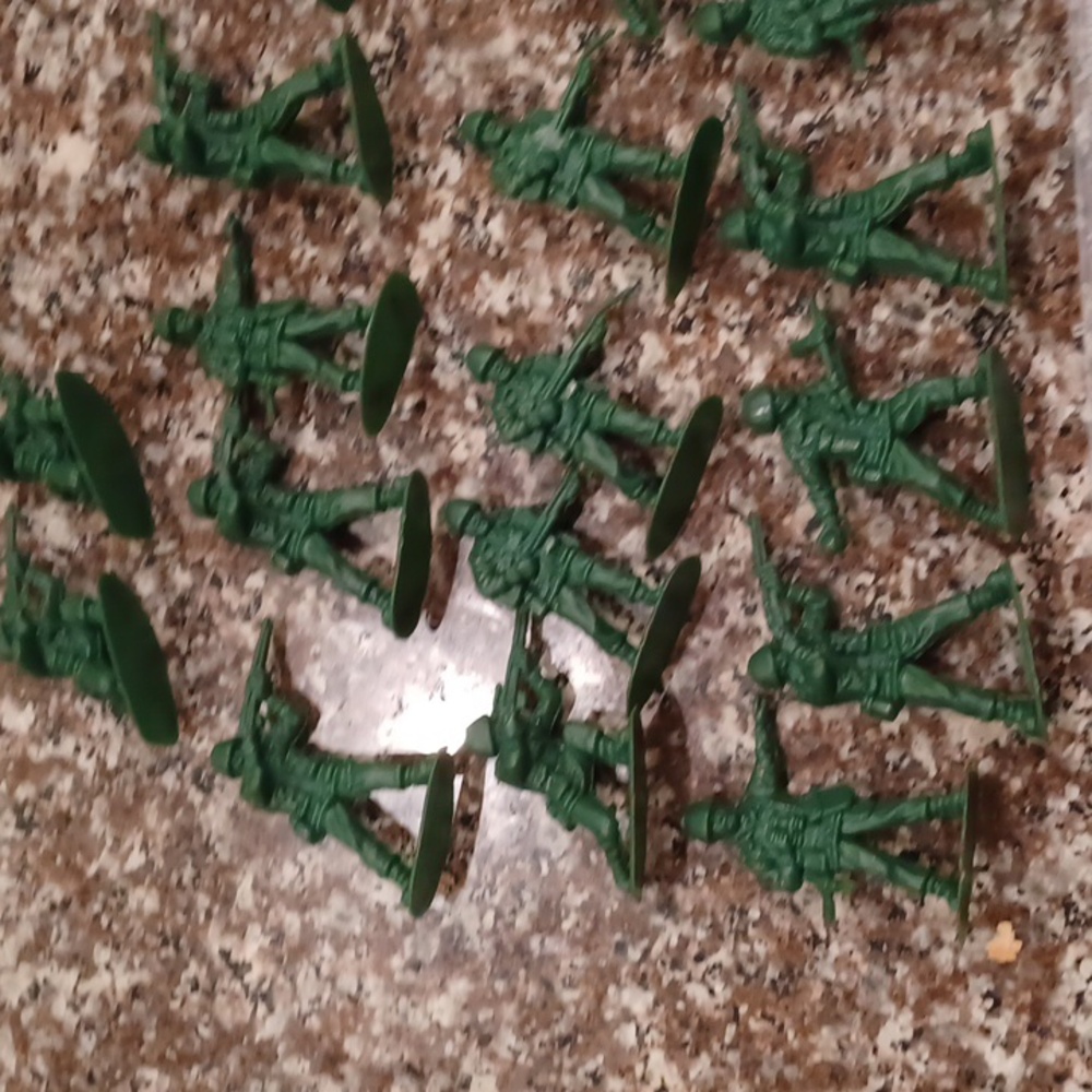Green Toy Soldier Figures 20 - Picture 5 of 5